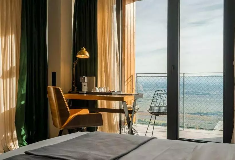 キングサイズベッドのスタンダードルーム, Kvareli Lake Resort