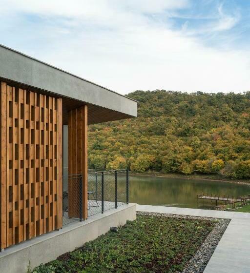 اتاق استاندارد با چشم‌انداز دریاچه, Kvareli Lake Resort