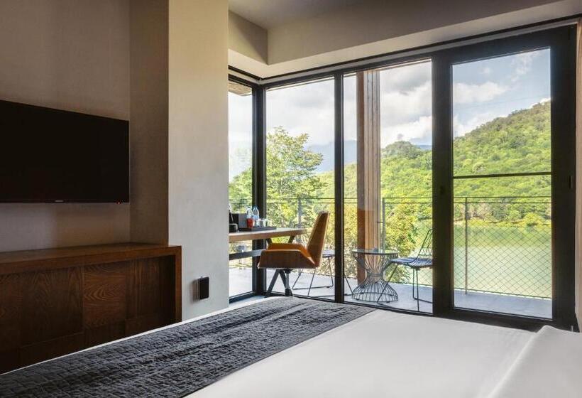 اتاق استاندارد با چشم‌انداز دریاچه, Kvareli Lake Resort