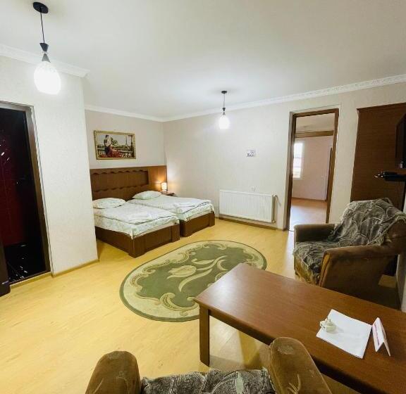 اتاق خانوادگی, Romantika