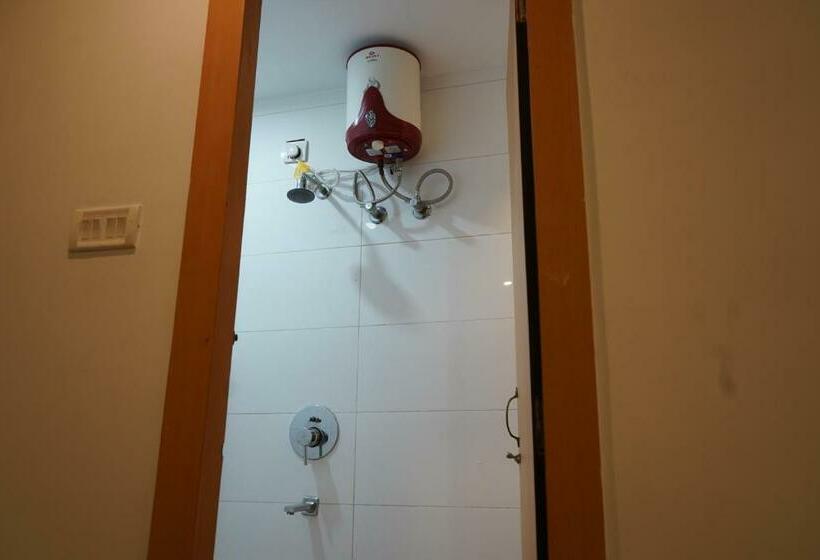 Deluxe Room, Fabhotel Globe Express Nr Ruby Hospital