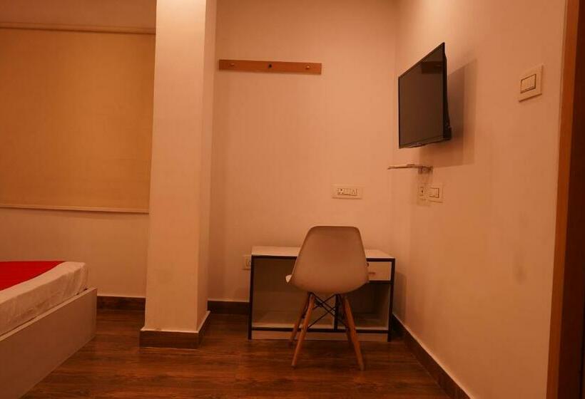 Deluxe Room, Fabhotel Globe Express Nr Ruby Hospital