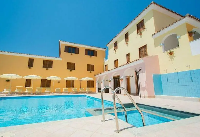 Standard-studio Terassi, Isa   Residence With Swimming Pool In Sos Alinos, Apartments With Air Conditioning And Private Outdo