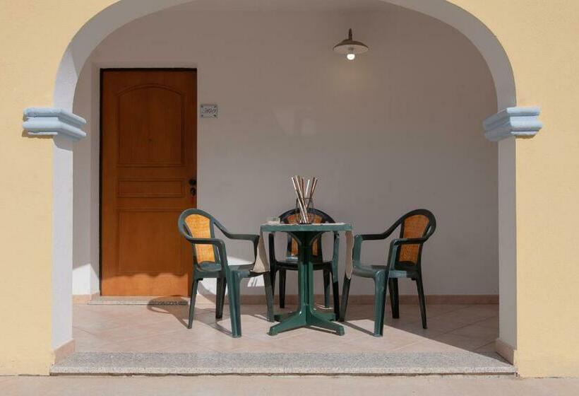 דירת חדר עם טרסה, Isa   Residence With Swimming Pool In Sos Alinos, Apartments With Air Conditioning And Private Outdo