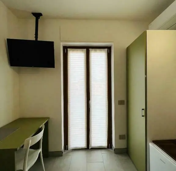 اتاق راحتی سه تخته, La Ringhiera