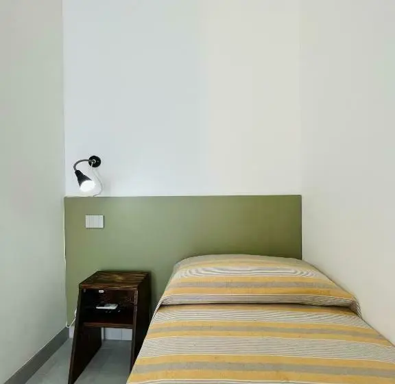اتاق راحتی سه تخته, La Ringhiera