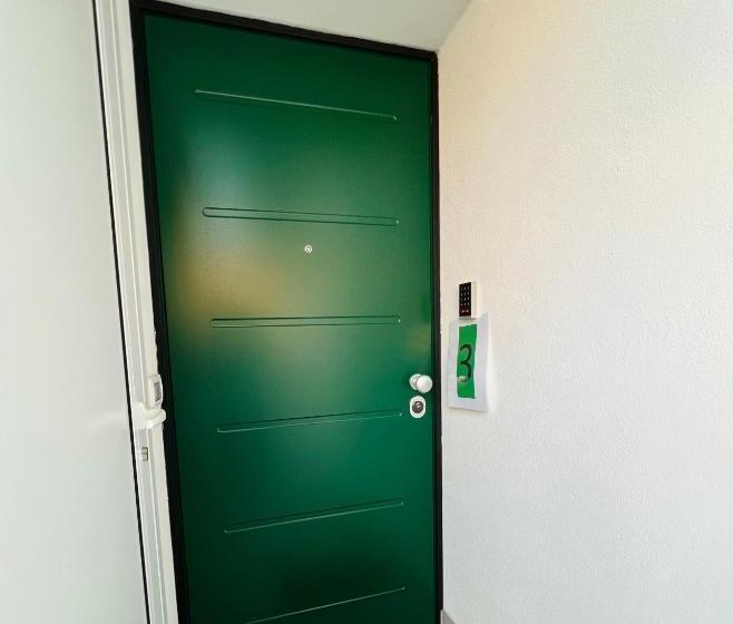 اتاق راحتی سه تخته, La Ringhiera