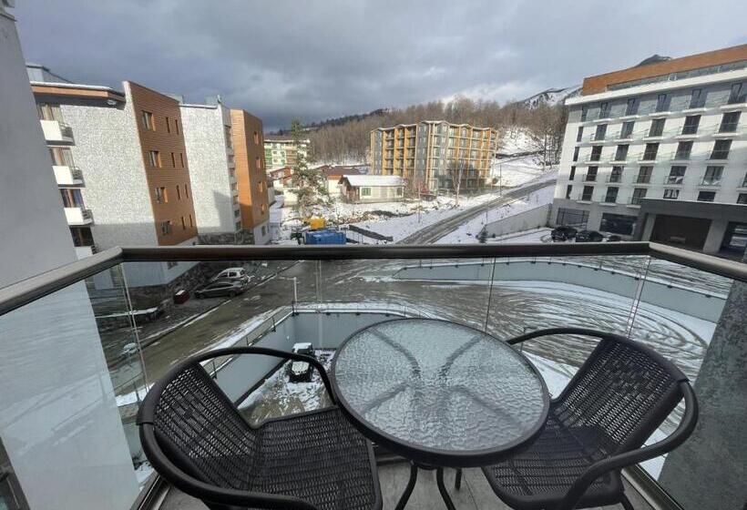 اتاق لوکس با بالکن, Orbi Palace Hotel Bakuriani