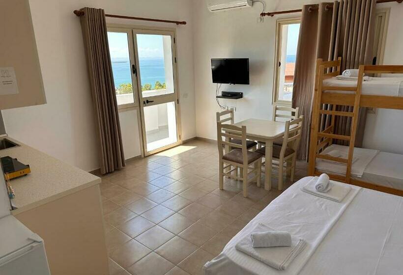 חדר משפחתי נוף לים, Vila Relax