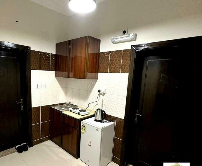 1 Szobás Apartman, فندق الرائد الذهبية للشقق المخدومة