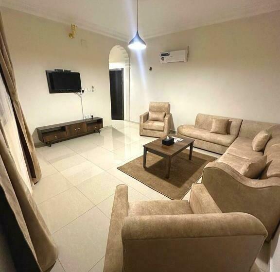 1 Szobás Apartman, فندق الرائد الذهبية للشقق المخدومة