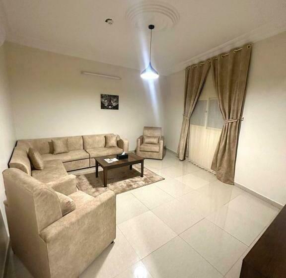 1 Szobás Apartman, فندق الرائد الذهبية للشقق المخدومة