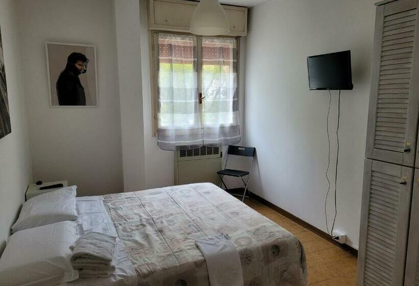 اتاق استاندارد با سرویس بهداشتی مشترک, Fare Bnb   Room Pappagnocca
