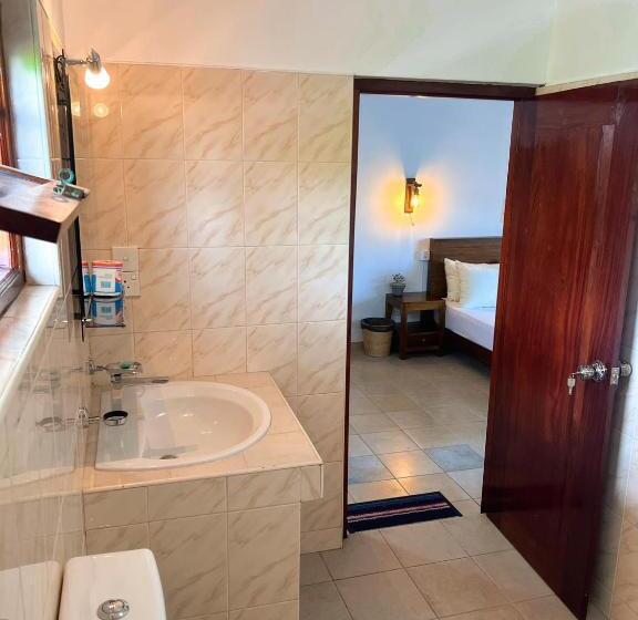 Трехместный Номер Стандарт с Балконом, Hummus Hostel & Restaurant