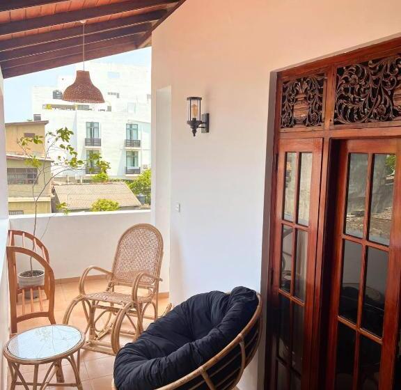 Трехместный Номер Стандарт с Балконом, Hummus Hostel & Restaurant