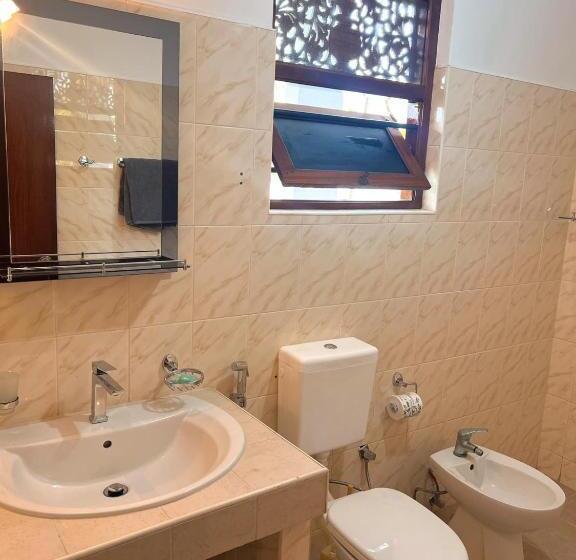 Трехместный Номер Стандарт с Балконом, Hummus Hostel & Restaurant