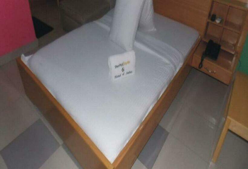 اتاق استاندارد سه نفره, Room In Apartment Sheriffyt Royale Hotel Business Suite