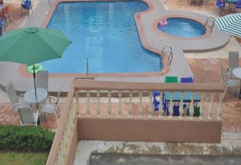 اتاق استاندارد سه نفره, Room In Apartment Sheriffyt Royale Hotel Business Suite