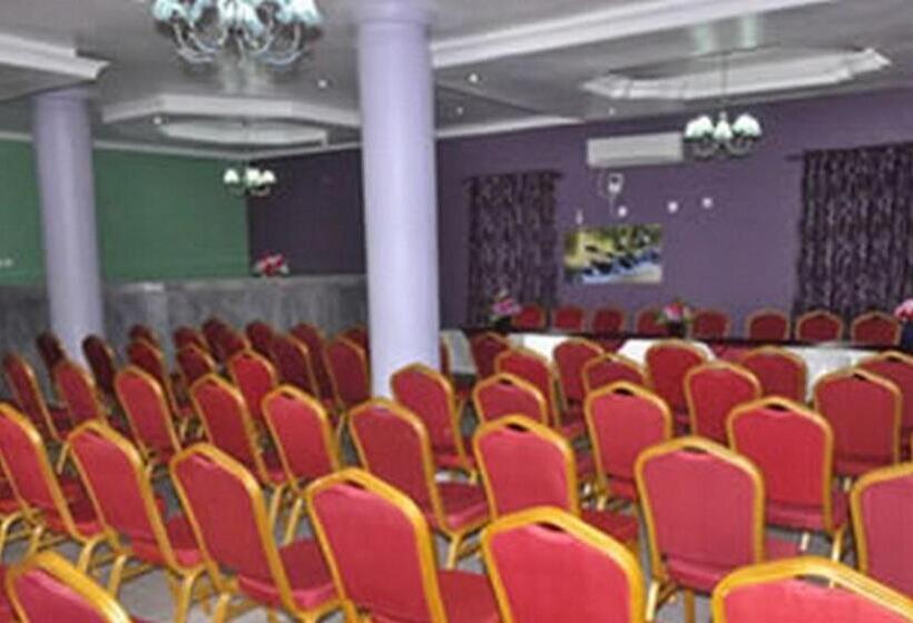 اتاق استاندارد سه نفره, Room In Apartment Sheriffyt Royale Hotel Business Suite