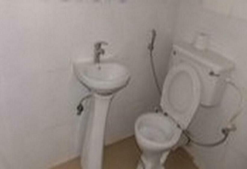 اتاق استاندارد سه نفره, Room In Apartment Sheriffyt Royale Hotel Business Suite