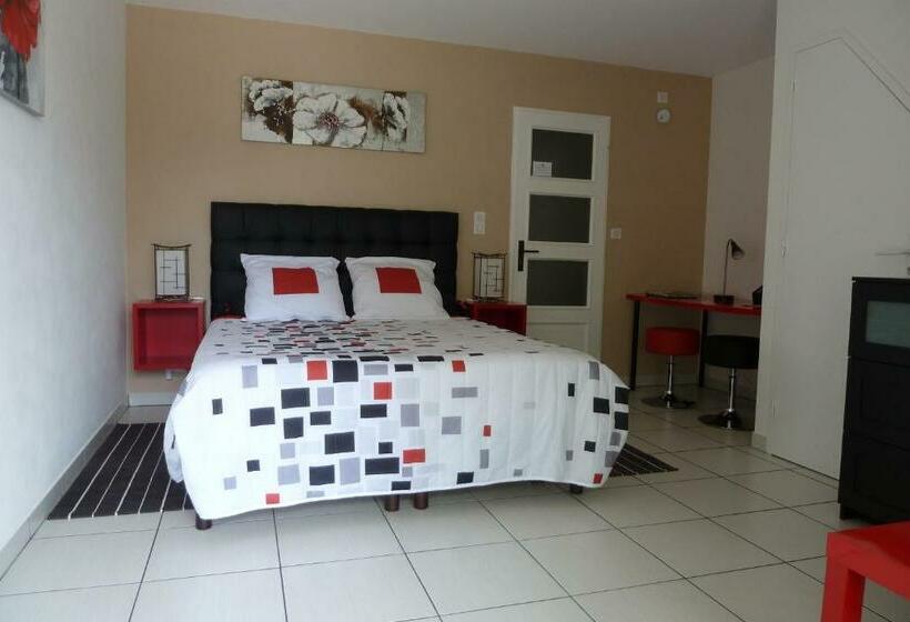 Стандартный Номер Нижний Этаж, En Rouge Et Noir