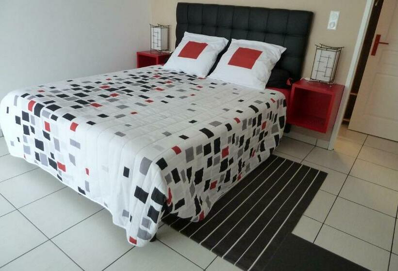 Стандартный Номер Нижний Этаж, En Rouge Et Noir