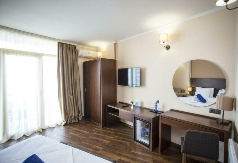 اتاق استاندارد با چشم‌انداز دریا, Corner Inn