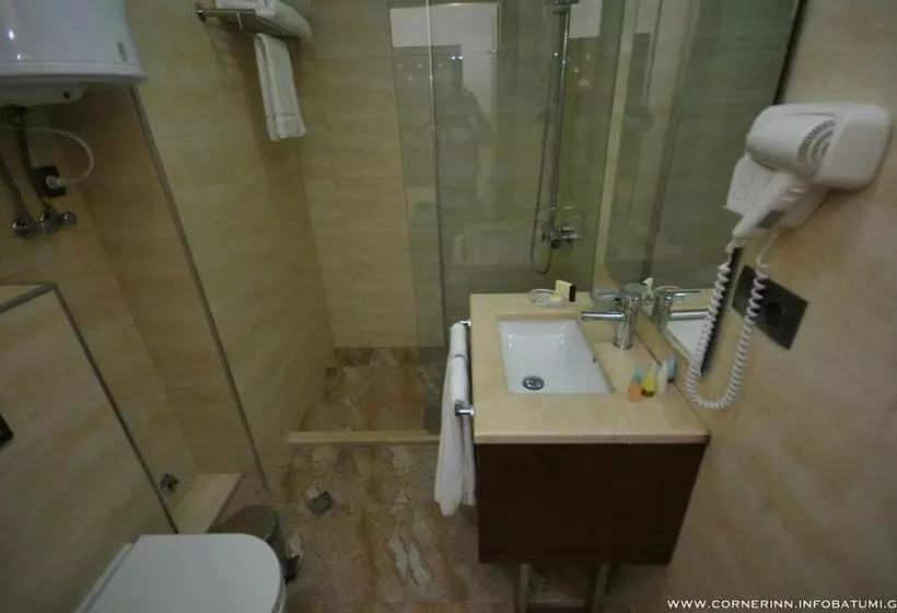 اتاق استاندارد با چشم‌انداز دریا, Corner Inn