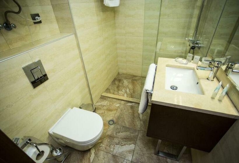 اتاق استاندارد با چشم‌انداز دریا, Corner Inn