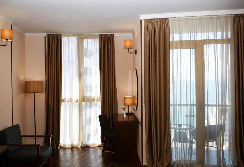 اتاق استاندارد با چشم‌انداز دریا, Corner Inn