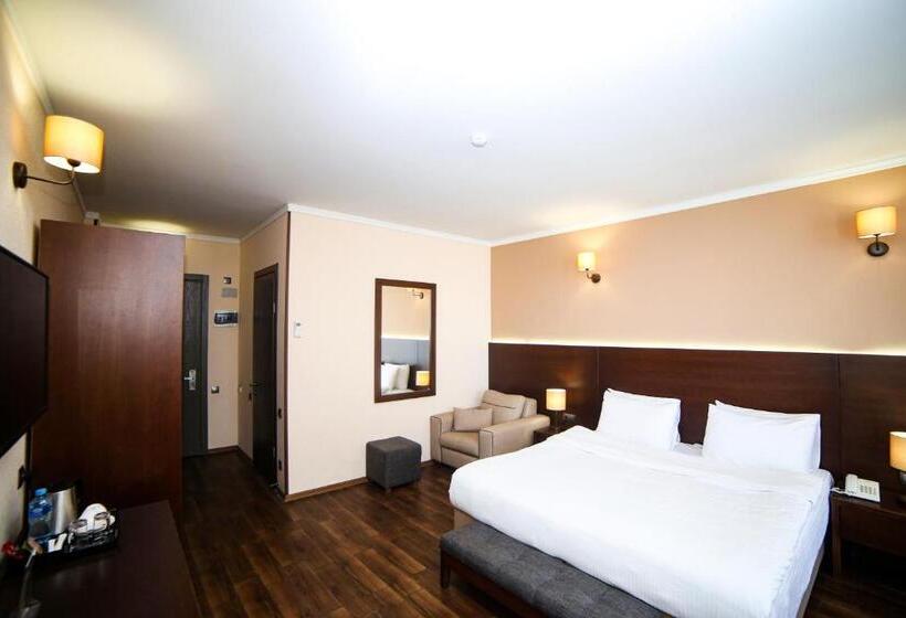 اتاق استاندارد با چشم‌انداز دریا, Corner Inn