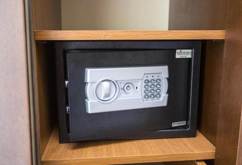 سوییت با چشم‌انداز دریا, Corner Inn