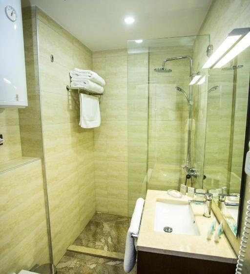 مجموعه ویستا شهر, Corner Inn