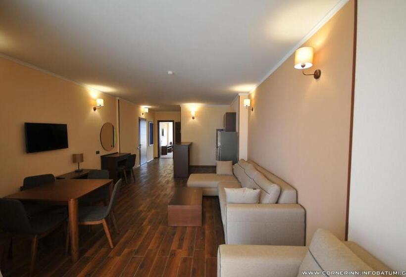 سوییت لوکس, Corner Inn