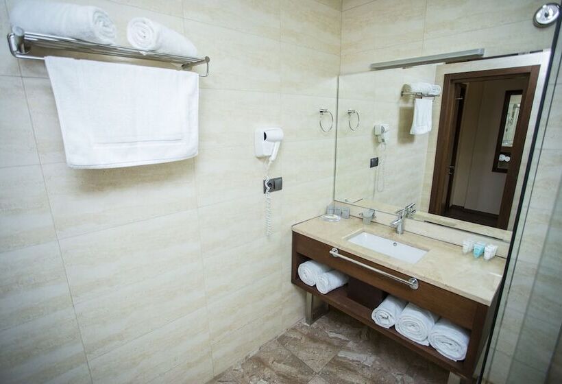 اتاق استاندارد با چشم‌انداز دریا, Corner Inn