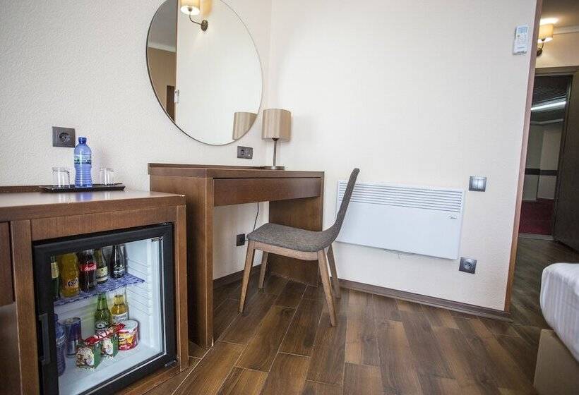 اتاق استاندارد با چشم‌انداز دریا, Corner Inn