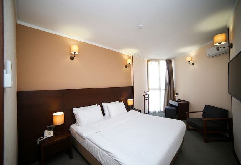 اتاق استاندارد با چشم‌انداز شهر, Corner Inn