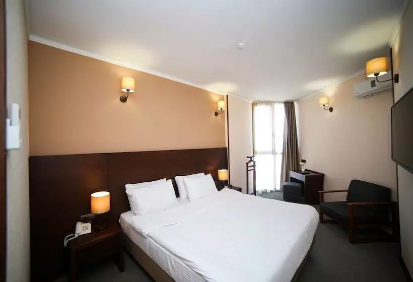 اتاق استاندارد با چشم‌انداز شهر, Corner Inn