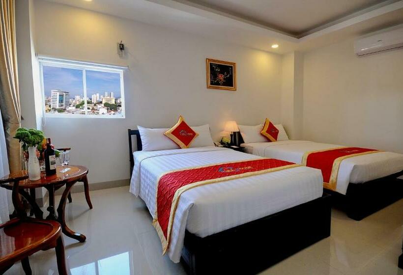 اتاق لوکس با چشمانداز شهر, Full House