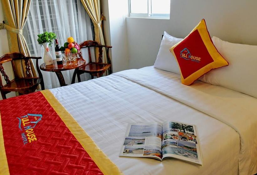 اتاق لوکس با چشمانداز شهر, Full House