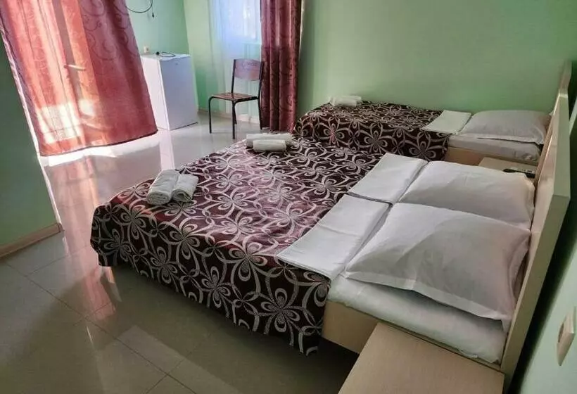 اتاق استاندارد سه نفره, Villa Nino