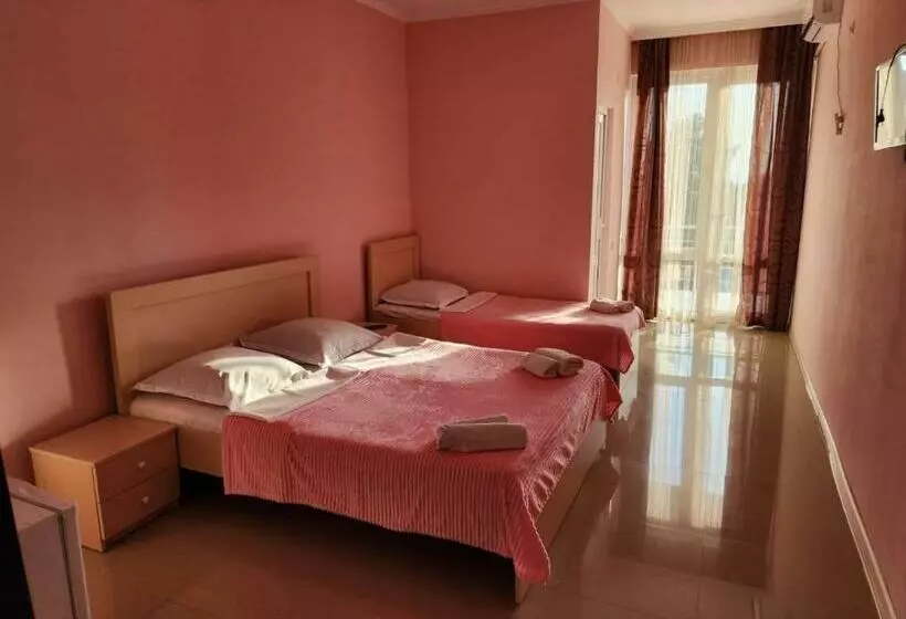 اتاق استاندارد سه نفره, Villa Nino