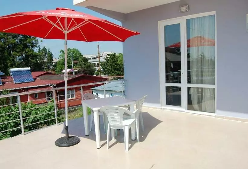 اتاق استاندارد سه نفره, Villa Nino