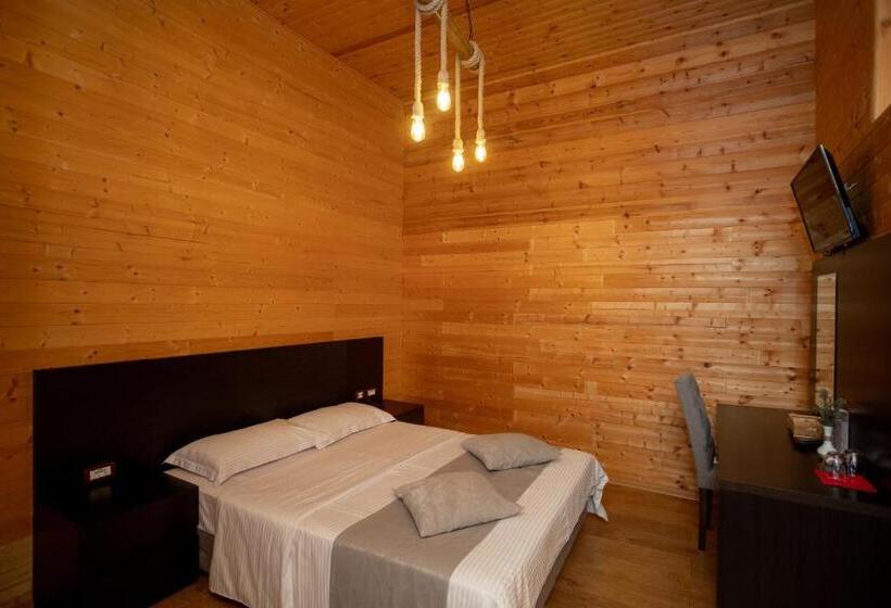 디럭스 룸, Shpija E Gjyshit