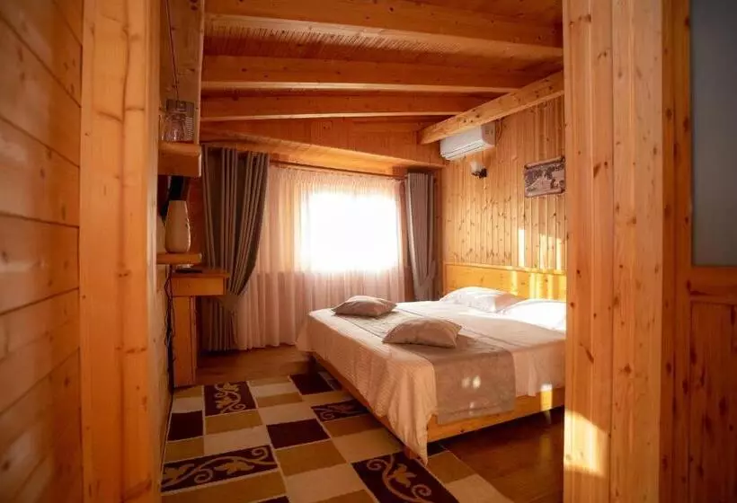 Quarto standart com varanda, Shpija E Gjyshit