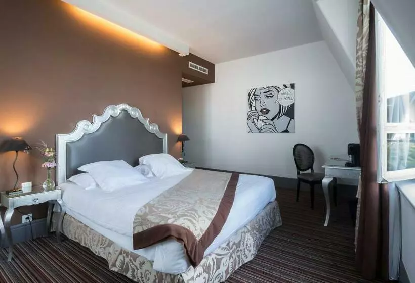 اتاق راحتی, Villa 81