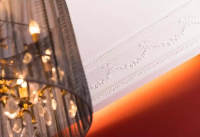 اتاق لوکس, Villa 81