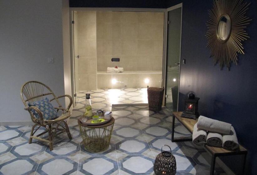 חדר סטנדרט, La Cour Des Sens