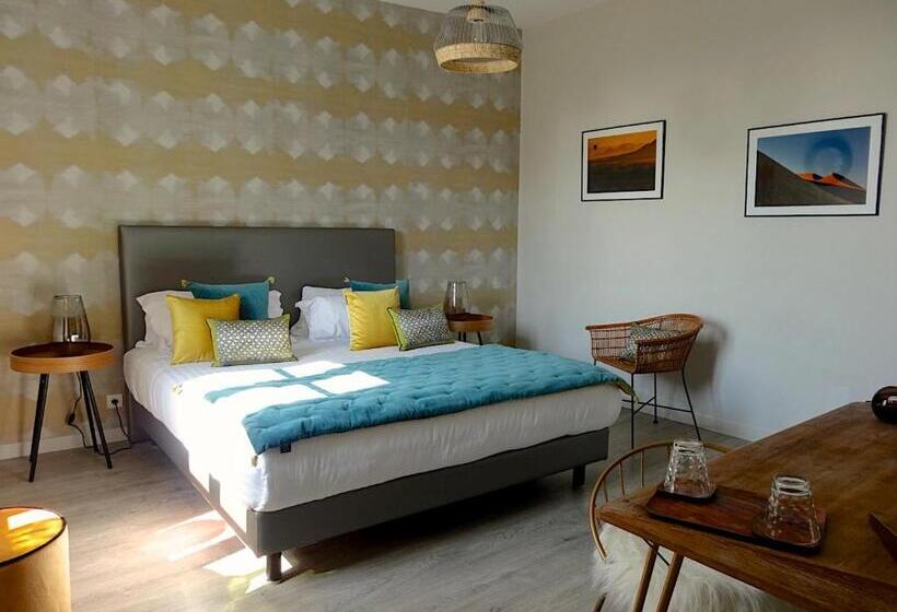 חדר משפתחתי סופריור, La Cour Des Sens