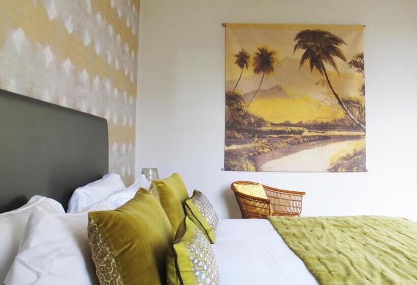 חדר משפתחתי סופריור, La Cour Des Sens